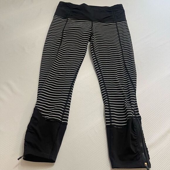 Lululemon Runday Crop Leggings Size 6 Stripe Rare Zipper Leg - Picture 1 of 10